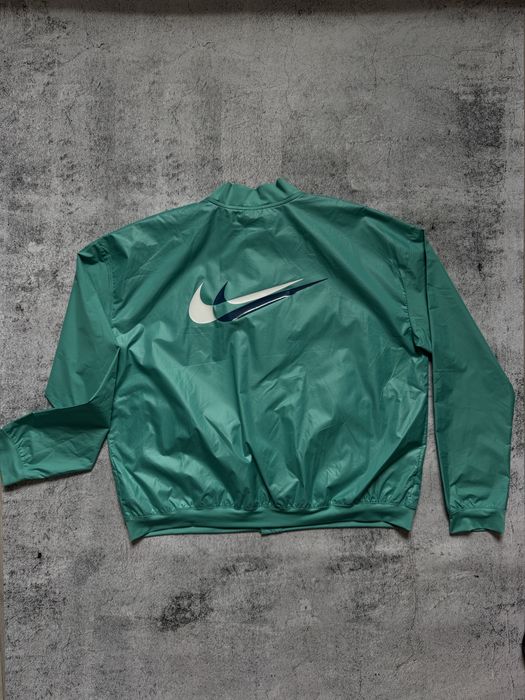 Куртка жіноча Nike Swoosh Run WomenS Running Jacket