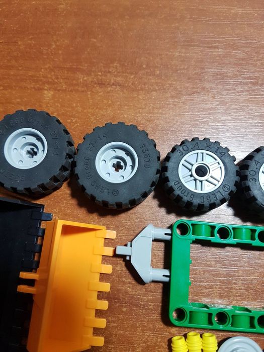 оригінальні деталі Lego деталі тільки всі разом поштучно не можна