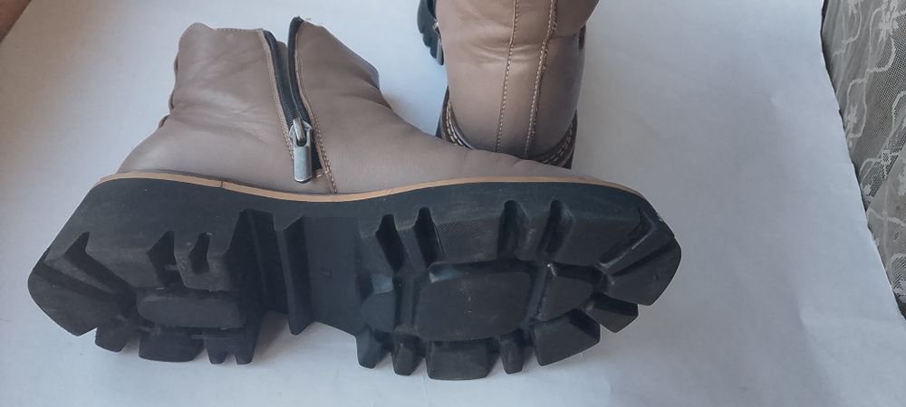 Женские полусапожки  37размер.