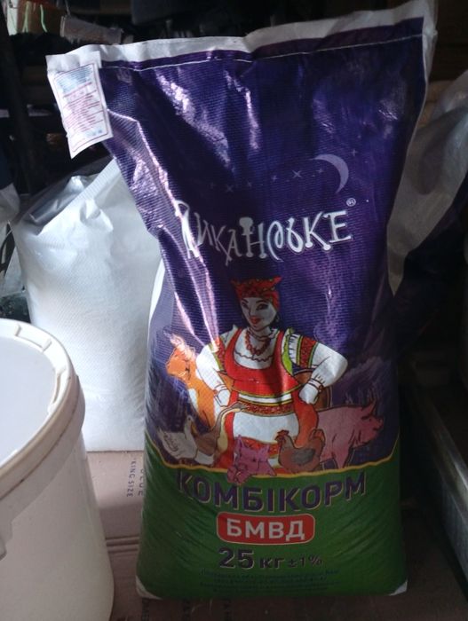 Повноцінний комбікорм ростовий для бройлерів та індичат віком 4-5 тижн