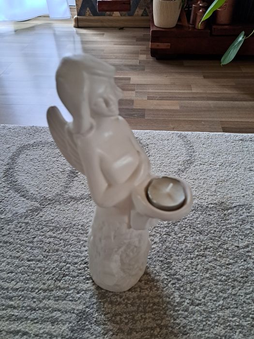 Anioł w kolorze białym 42 cm