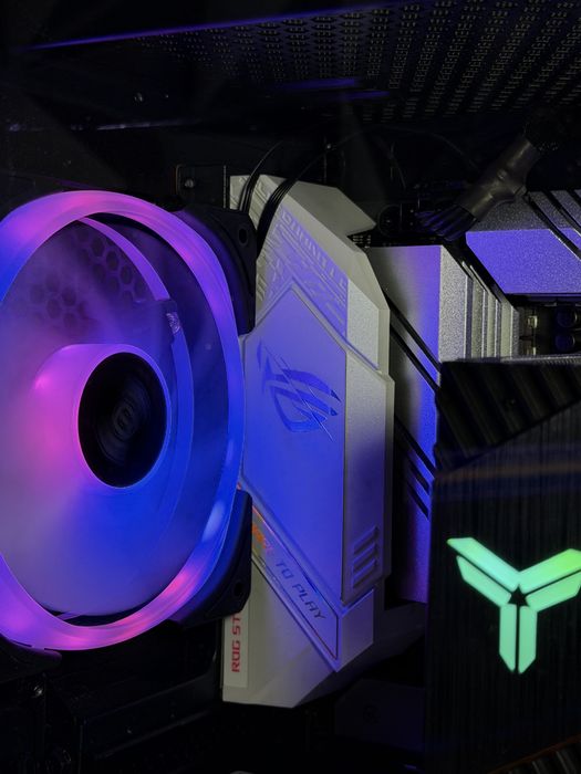 Komputer Gamingowy RTX 3070 MSI GAMING TRIO / Ryzen 5 5600 / Aorus B550