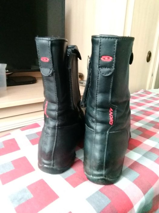 Skórzane buty DKNY