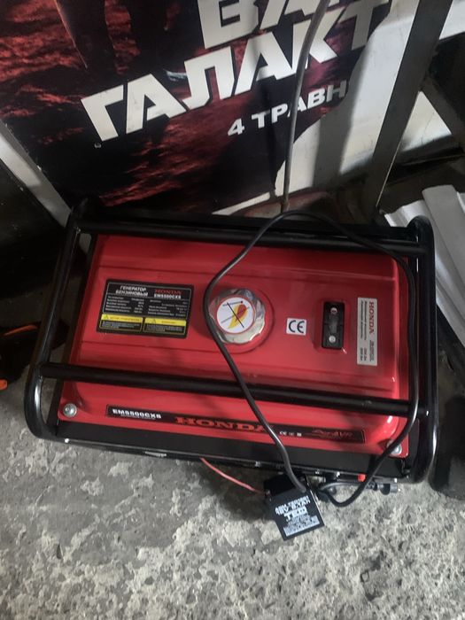 Бензиновый генератор Honda EM5500CXS