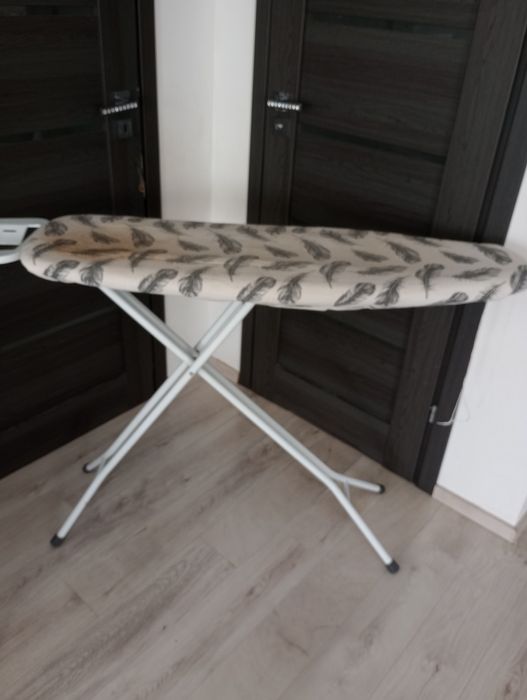 Deska do prasowania ubrań z regulacją