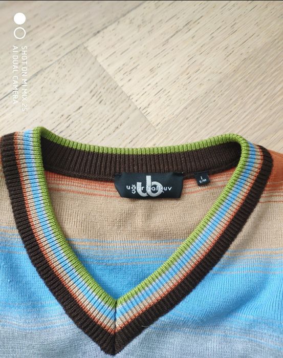 Пуловер цветной.