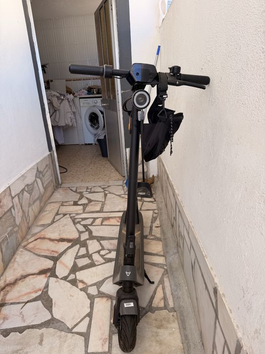 Trotinete Elétrica NIU KQi2 Pro - Com Carregador + Cadeado e Bolsa