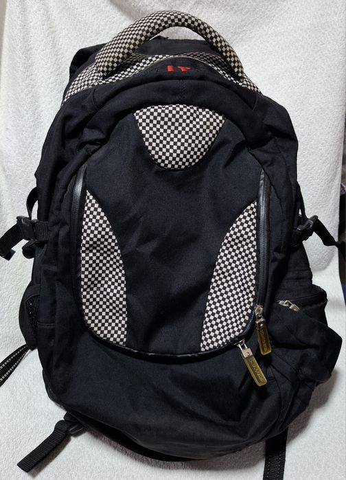 Рюкзак фірмовий об'ємний