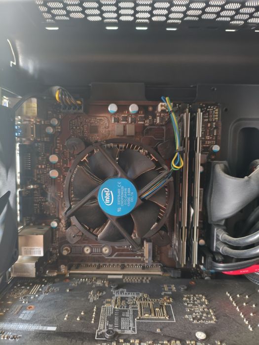 Komputer stacjonarny Intel i5-7500: GTX 1060 6GB : 16GB RAM