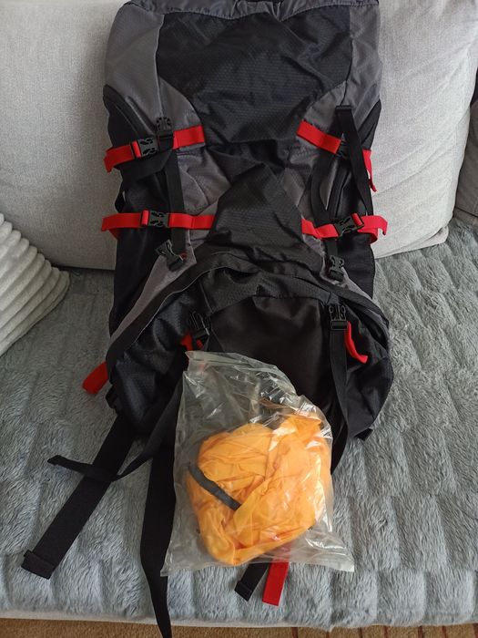 Plecak 65 l. Nowy. Plus gratis --mały plecak.