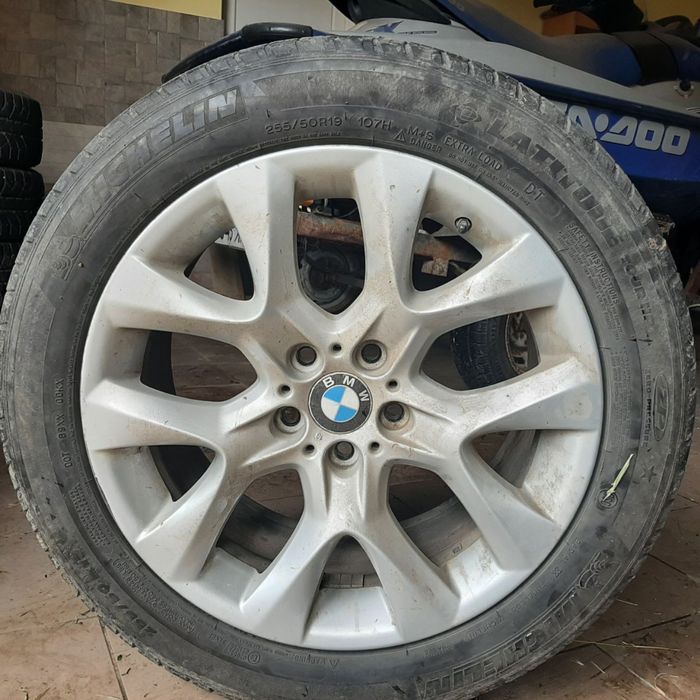 Два комплекта колес  на BMW и  Mitsubishi