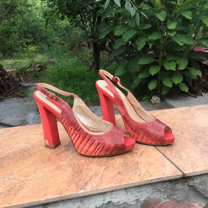 Туфлі, босоніжки р.35