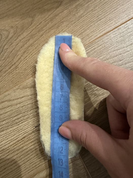 Продам б/у зимові черевички у гарному стані,розмір 19.