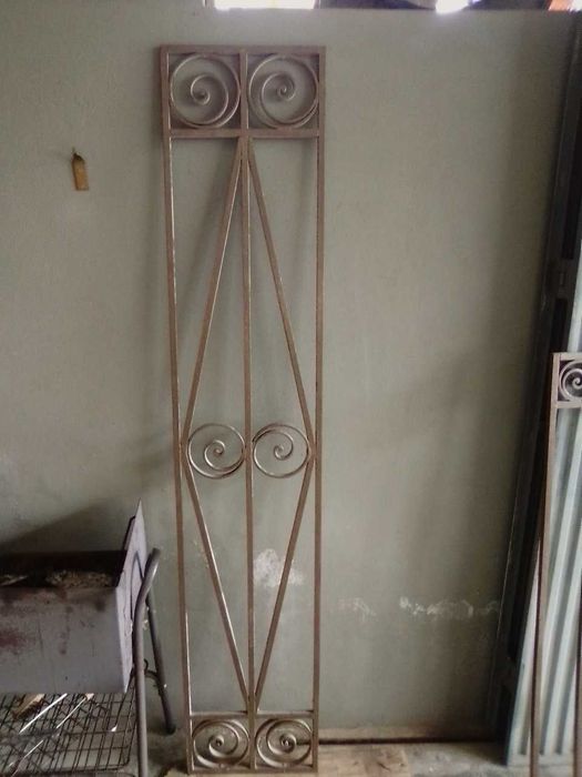 Grades de Portada antigas, em Ferro Forjado