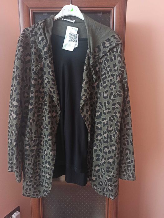 Bluzo-marynarka z kapturem panterka