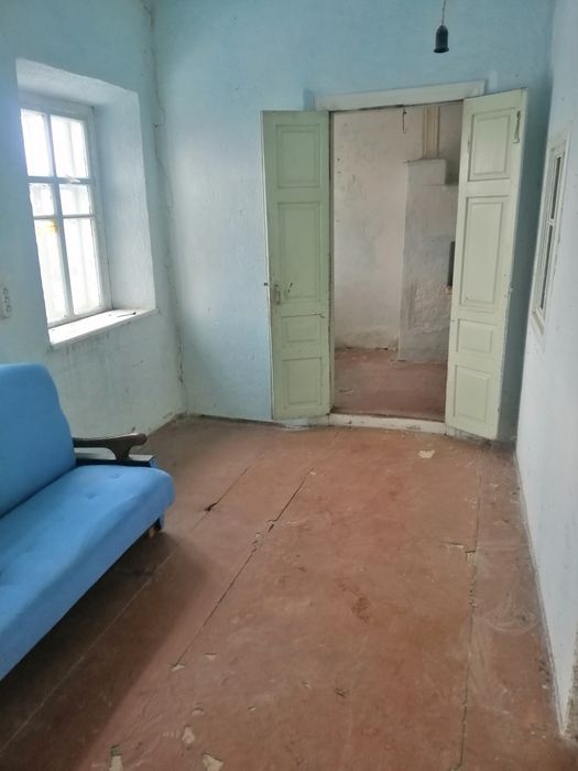 Продам  будинок в центрі села.