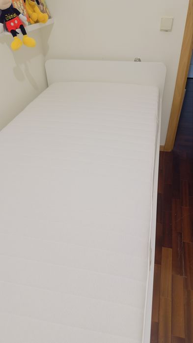 Cama de solteiro com colchão