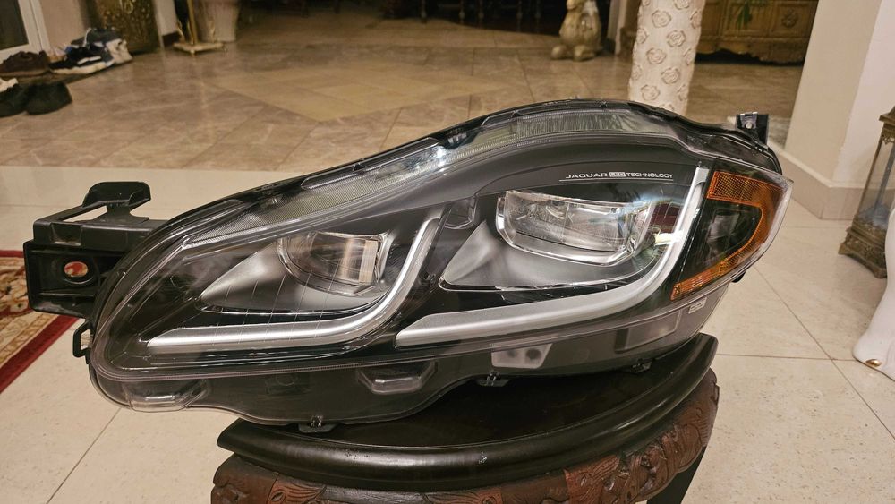Lampa Jaguar XJ 2018,