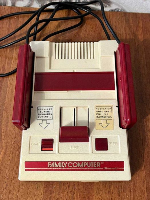 Ретро консолі. Famicom, sega genesis, saturn, nintendo 64