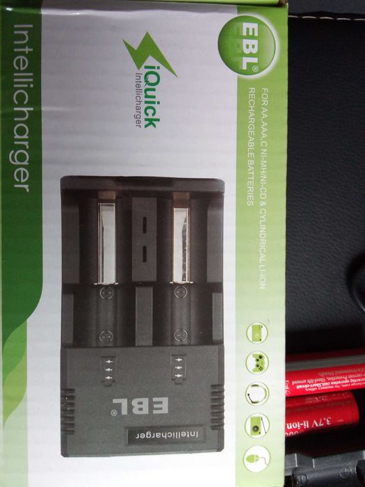 Ładowarka baterii i akumulatorków Aaa Aa