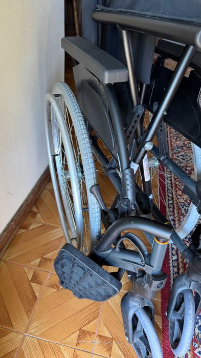 Cadeira de Rodas Breezy Premium Cor Cinza 52 24''