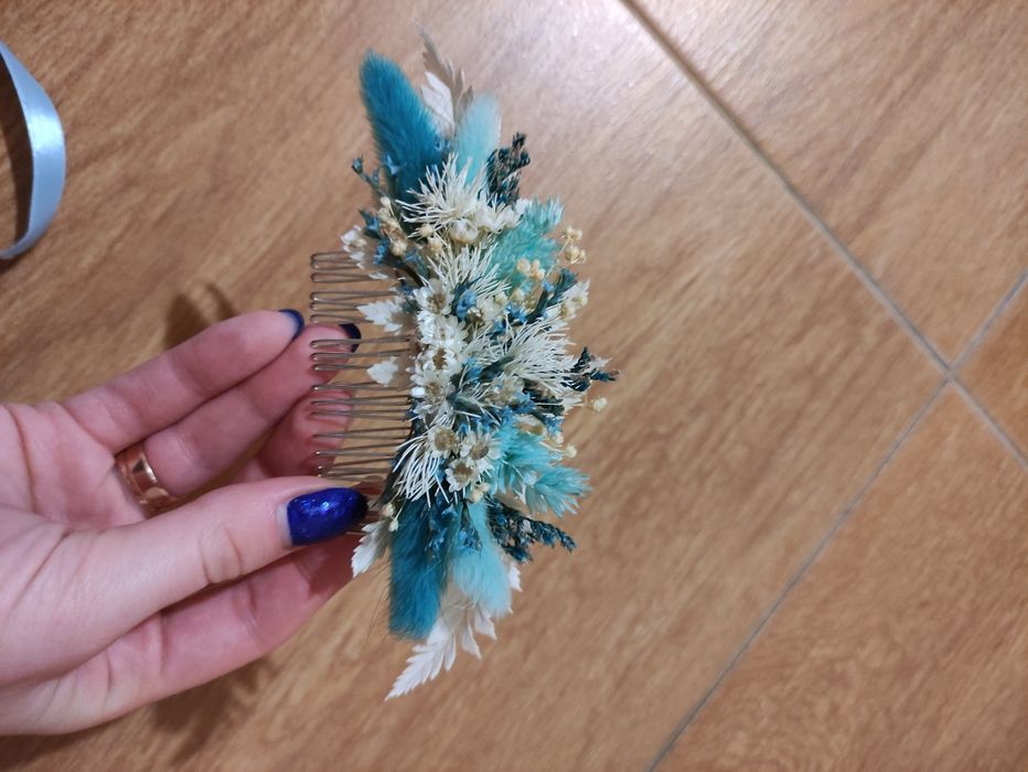 Гребінець і 2 шпильки