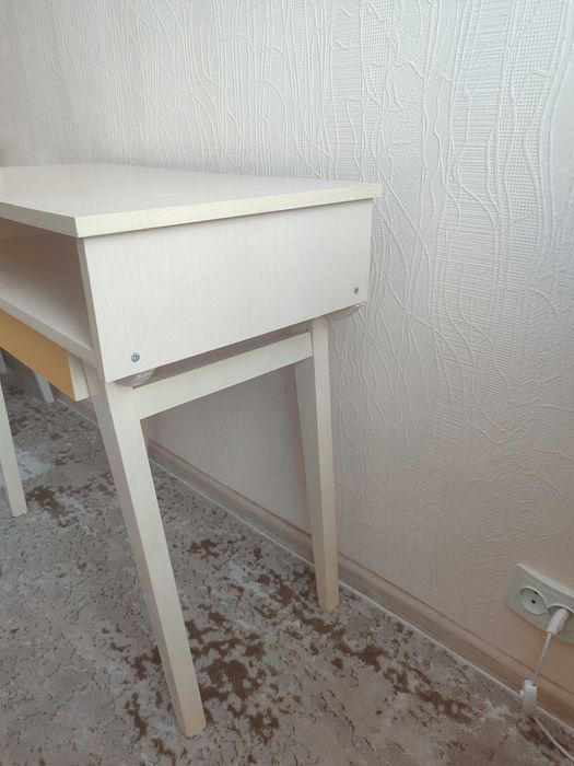 Продам стільці та тумбочку (етажерку)