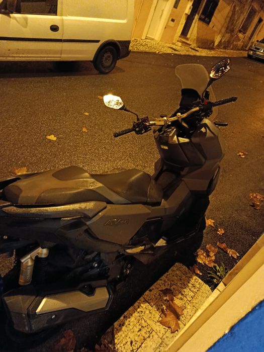 Alugo   HONDA ADV 350