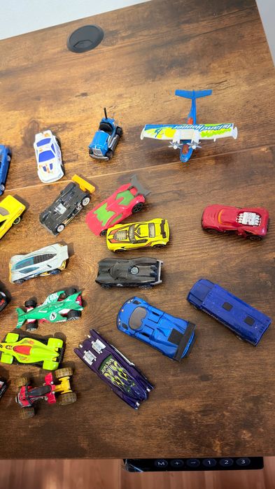 Samochodziki hot wheels luzaki