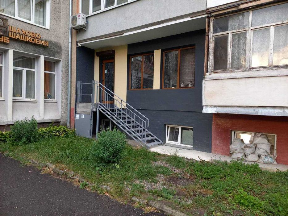 Продаж торгово-офісного  приміщення в центрі міста