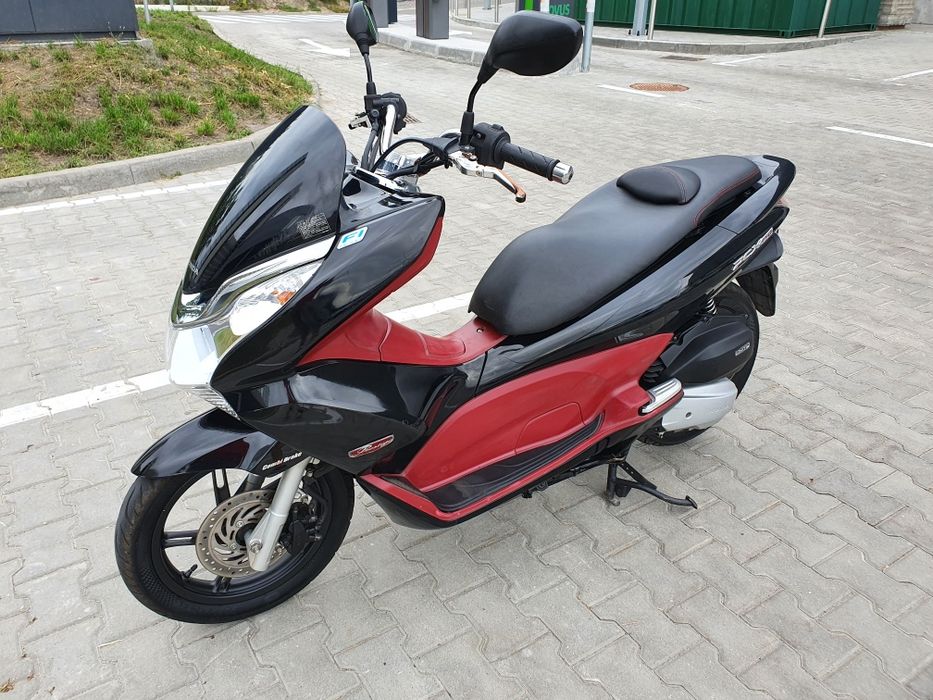 Yamaha Nmax 125 с контейнера макси скутер