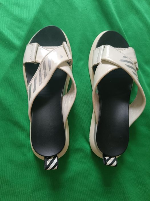 Шльопкі жіночі шкіряні