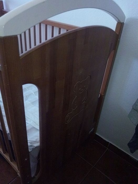 Cama para bebê usada
