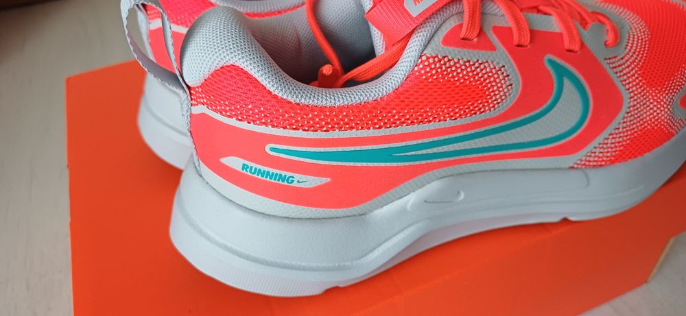 Buty sportowe młodzieżowe Nike Cosmic Runner rozmiar 35,5 Nowe