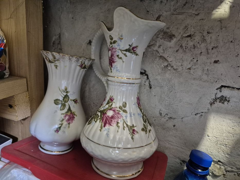 Porcelanowy dzban i wazon
