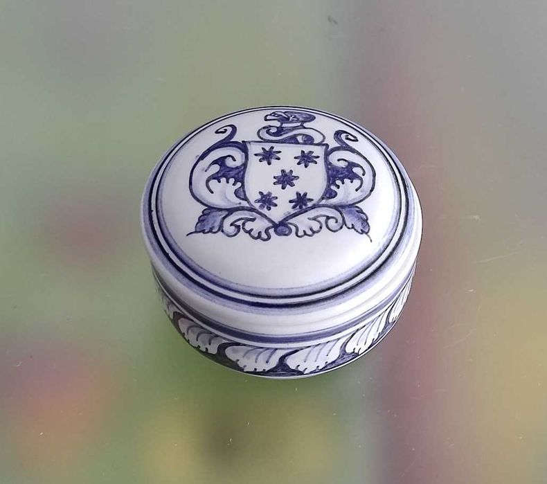Caixa circular guarda jóias cerâmica réplica séc. XVII pintada à mão