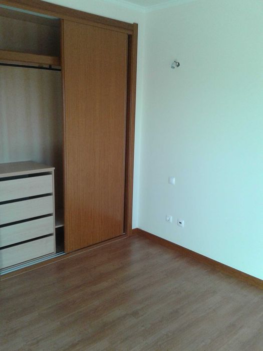 Arrendo Apartamento T2 Oliveira do Bairro