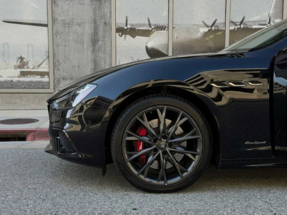 Maserati Ghibli      2019