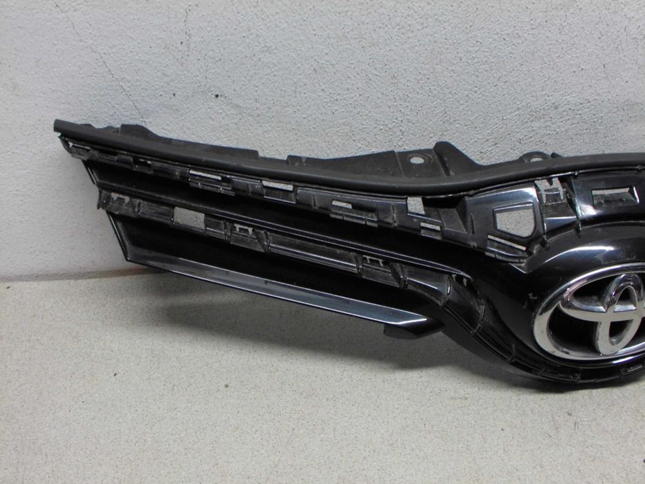 Toyota yaris III lift 14-17 atrapa grill