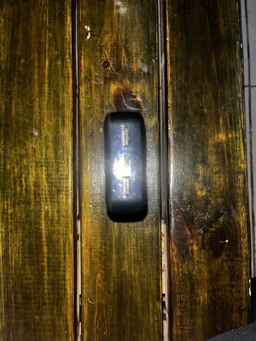 Павербанк hoco. б/у, заряд тримає добре, поробки немає