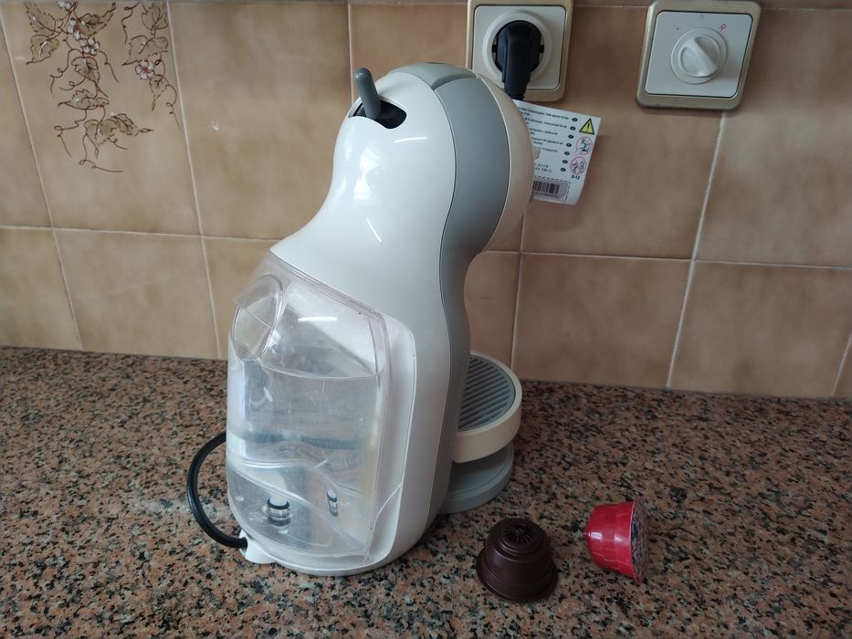 Máquina de café Dolce Gusto cafeteira Krups casa quarto apartamento vivenda escritório gabinete carro cozinha.