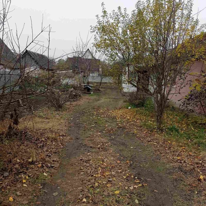 Продається пів будинку.