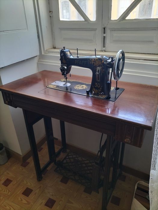 Máquina de Costura Antiga Pfaff 30, Séc. XX