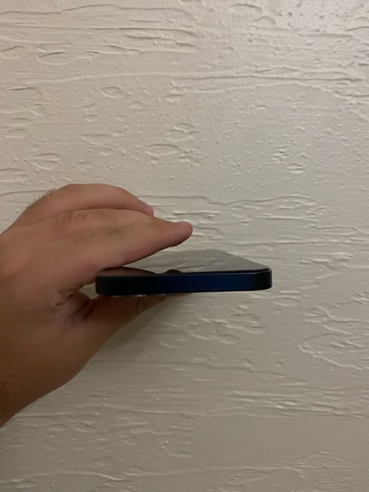 Продам Iphone  12
