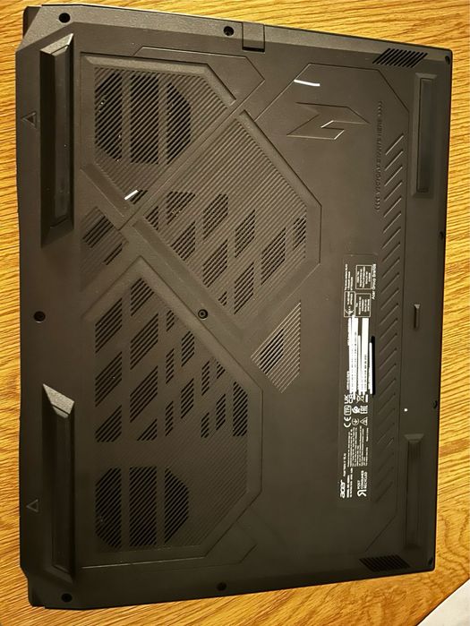 Acer Nitro V16 , RTX5070