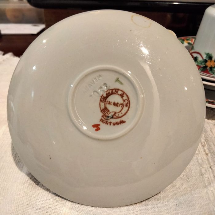 Loiça vintage - Bule, chávenas e jarras