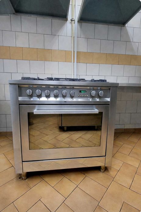 Професійна газова плита з електричною духовкою Hotpoint Ariston