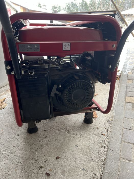 Продаю генератор Einhell
