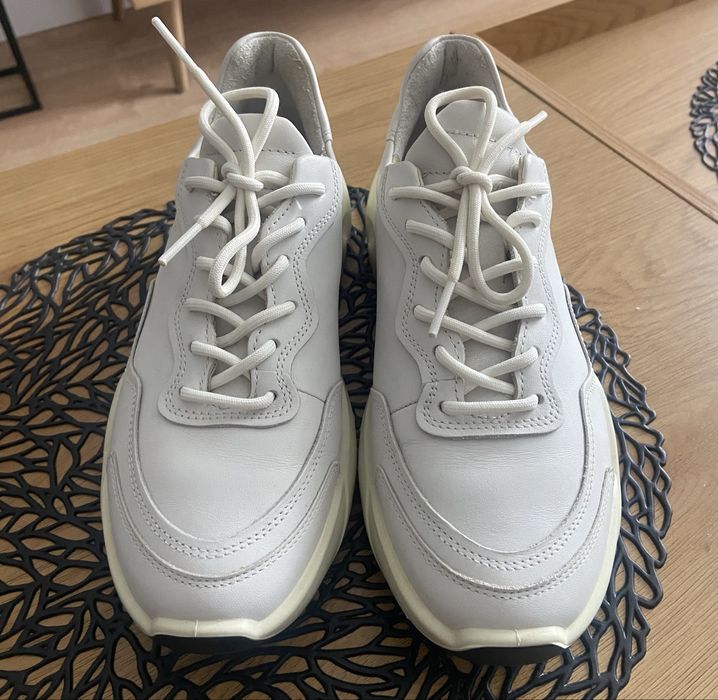 Sneakersy ECCO w bardzo dobrym stanie.
