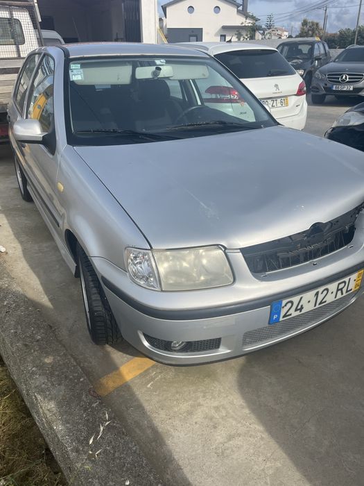 Carro Volkswagen Polo 1.0 de 2001 pra vender por peças